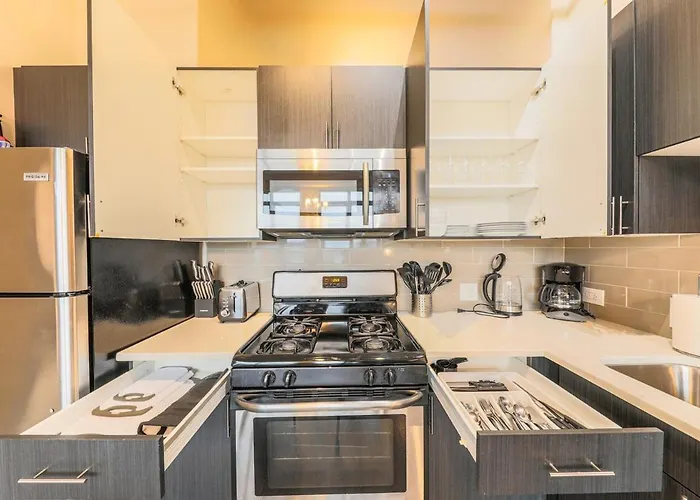 Mccormick 2br-2ba For 8 Guests With Optional Parking & Gym Chicago